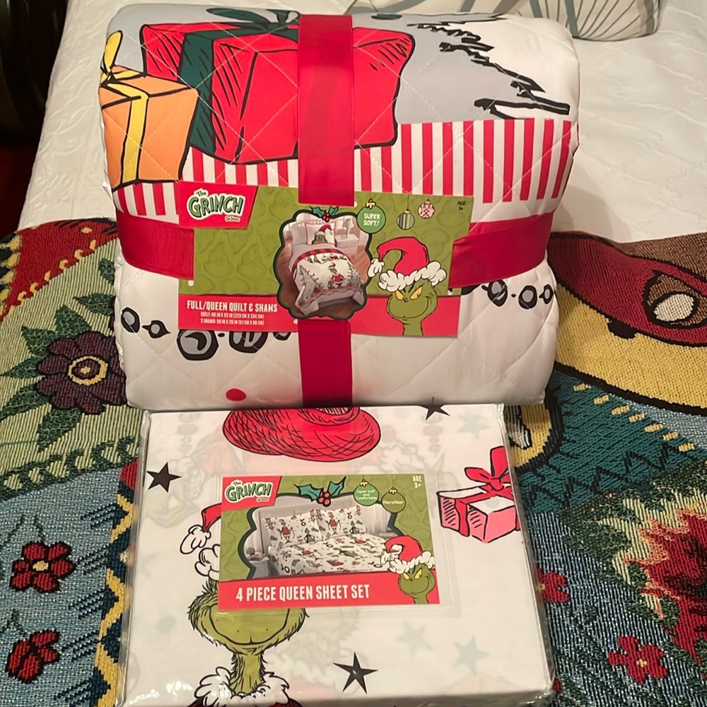 NWT Dr Seuss Grinch Full/Queen Quilt and sheet set